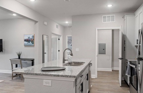 Newberry Apartment | Vanguard 2BD 7 - Two Bedroom Apartment, Sleeps 4