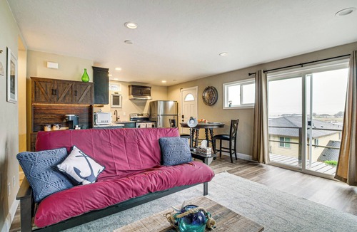 Gold Beach House | Views of Ocean & Harbor! Quaint Gold Beach Duplex