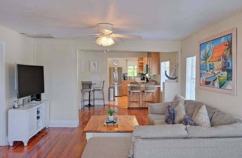 Ilexhurst Villa | Villa near the beach with a spacious yard, kitchens, & washer-dryer