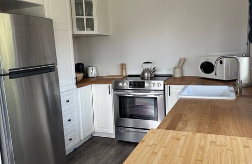 Medford Cottage | Vineyard Cottage Near Medford Mountain Views Deck, Fire Pit & Nespresso