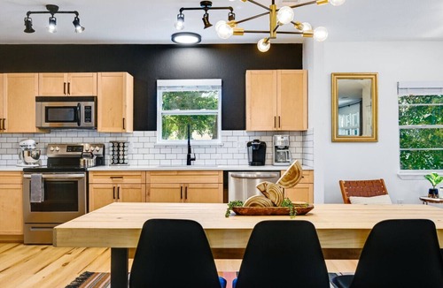 Yacht Harbor House | `Wake Point- Walk to Lake, Shuffleboard, Pet Friendly!