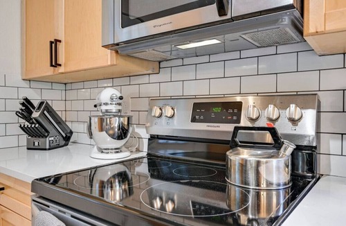 Yacht Harbor House | `Wake Point- Walk to Lake, Shuffleboard, Pet Friendly!