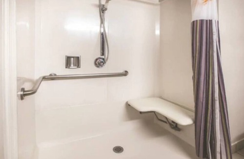 Waldorf House | Waldorf! Stay in style! Relax in style! Enjoy More!