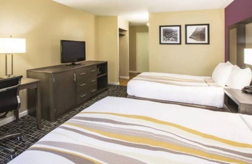 Waldorf House | Waldorf! Stay in style! Relax in style! Enjoy More!
