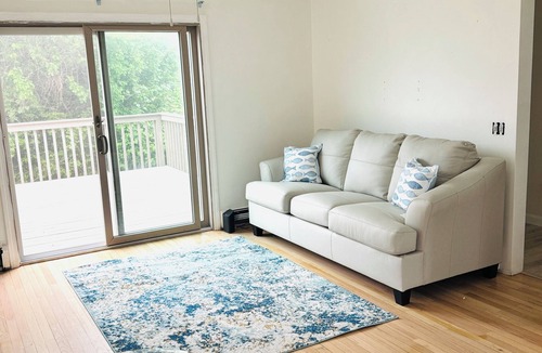 Point Judith House | Walk to Beach ! 5 Bedrooms with adjustable beds sleeps 14 Theater Room Big Deck
