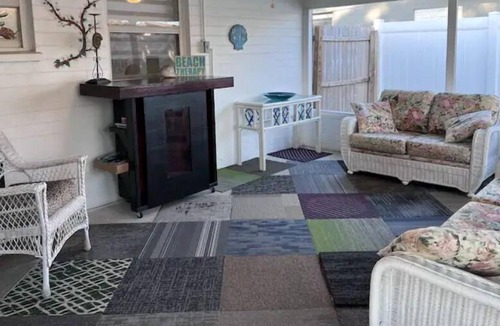Ormond Ocean Gard Cottage | Walk to Beach Cottage with a Lemon tree.