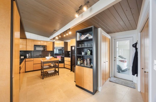Vina Del Mar Island House | Walk to beach, waterfront private pool, extra sleeping space