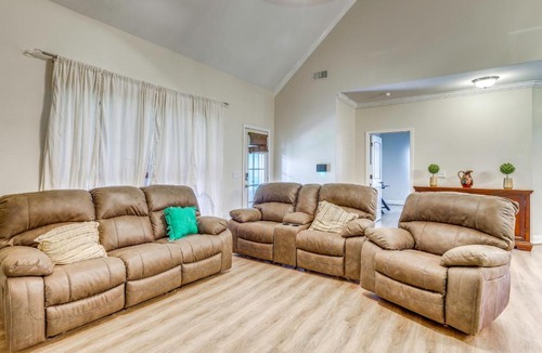 Fultondale House | Walk to Shops & Dining! Quiet Fultondale Home