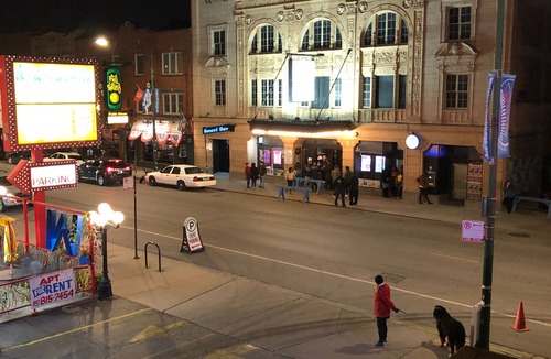 Wrigleyville Apartment | Walk to Wrigley Field/Monthly Discounts Available