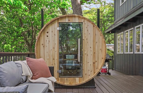 Edgerton House | Waterfront - Hot Tub - Sauna - Game Room - Pets