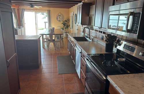 Pigeon Cottage | Waterfront Sand Point Cottage on Wild Fowl Bay Caseville MI - Dogs Welcomed