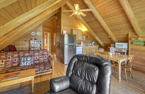 Wetmore Apartment | Waterfront 'UP Badger Lodge BnB' on Powell Lake