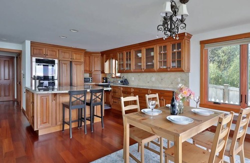 Island County House | WhidbeyBeachHouse, Oceanfront Getaway on Private Beach 3BR·Office·fuboTV