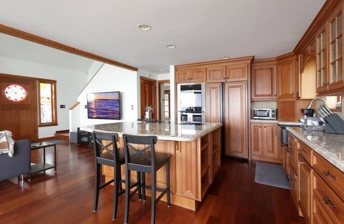 Island County House | WhidbeyBeachHouse, Oceanfront Getaway on Private Beach 3BR·Office·fuboTV