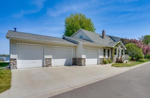 White Bear Lake House | White Bear Lake Lakehouse w/Dock & Paddleboards