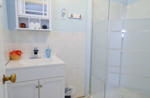 Whitehall Hotel | Whitehall Cottages Boutique Motel - Full Bed