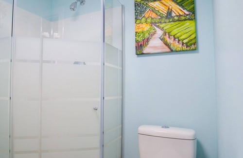Whitehall Hotel | Whitehall Cottages Boutique Motel - Full Beds