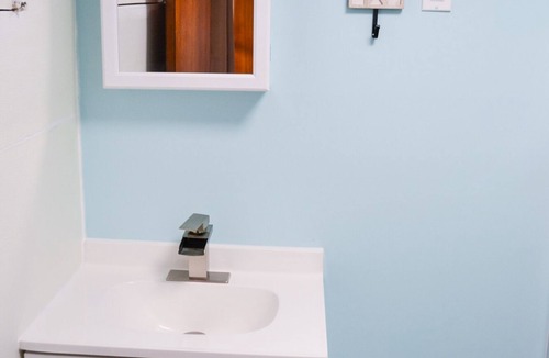 Whitehall Hotel | Whitehall Cottages Boutique Motel - Full Beds