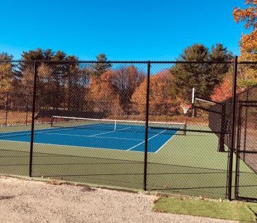 Phillipston House | Wild Blueberry Farmhouse - Nature and Sports!