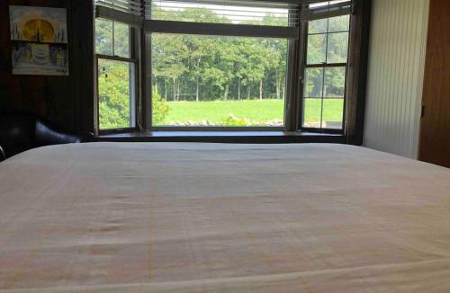 Phillipston House | Wild Blueberry Farmhouse - Nature and Sports!