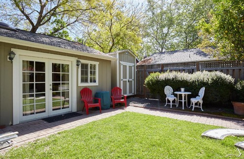 Willow Glen House | Willow Glen Private Studio - 1 Queen Bed and 1 Queen Inflatable
