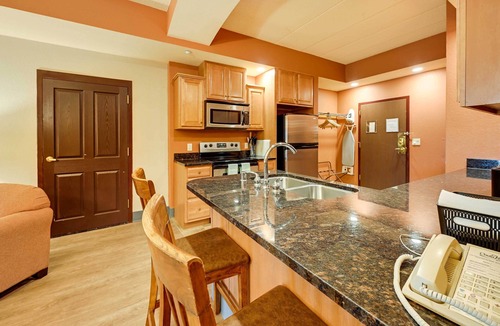 Wisconsin Dells Apartment | Wisconsin Dells Resort Condo w/2 Fireplaces