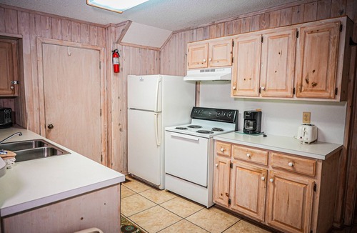 Pine Mountain Cabin | Wooded view cabin located near our recreational activities