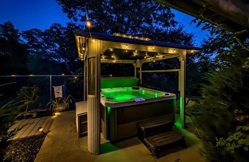 Mariposa House | Yosemite Luxe Family Lodge - Spa, Theater, Sauna, EV, Game Room, Poker Table