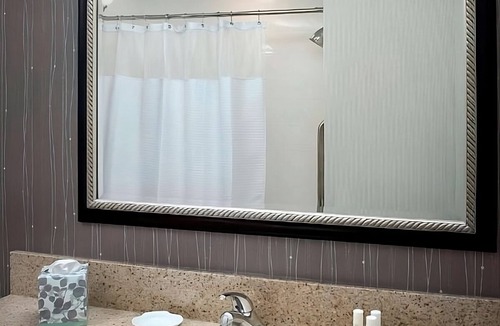 Newark Hotel | Your Home Away From Home! Onsite Pool, Free Parking, Pets Allowed
