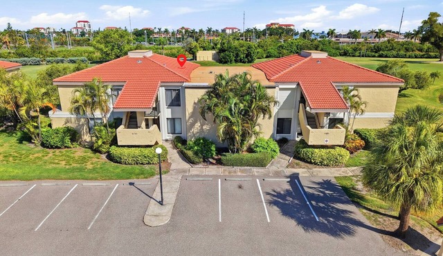 2 Bedroom Golf Course View, minutes from St. Pete Beach.