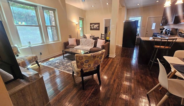 2 Bedroom Unit in Uptown Chicago