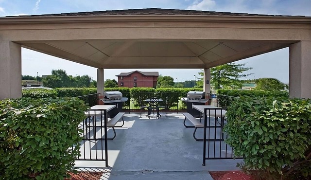 2 One Bedroom Suites | Kitchen, 6.5 mi to Chartiers Country Club