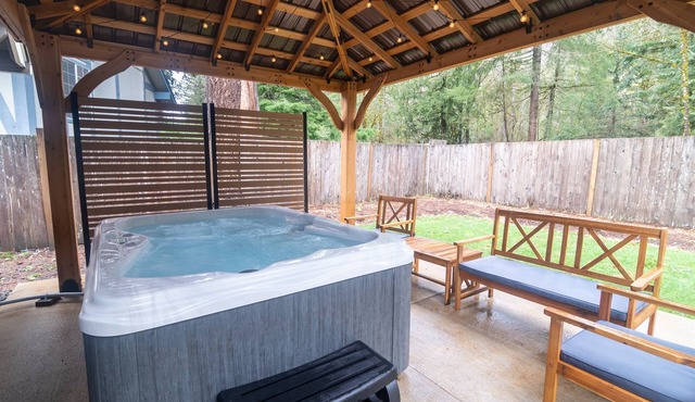 2BR Cabin w/Pool, AC, Hot Tub, Near Trails