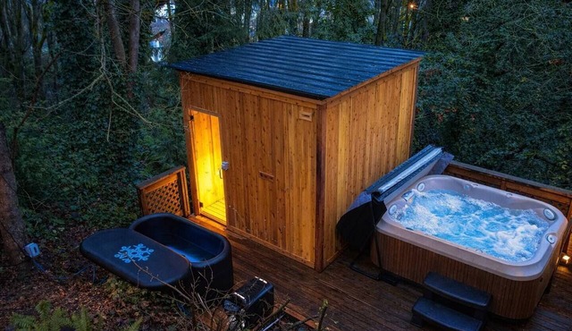2BR Hot Tub + Sauna + Plunge 7 Min Downtown