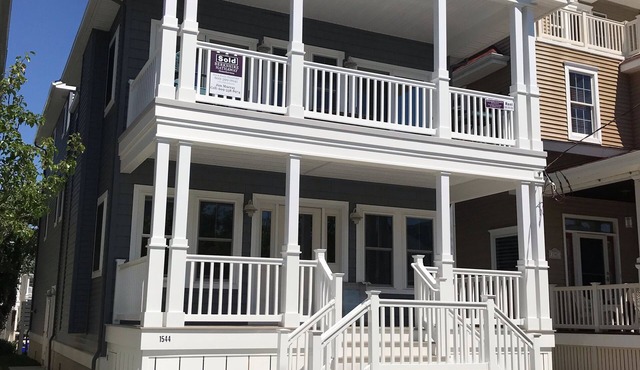 2nd Floor Unit in the Heart of Ocean City! Stocked with beach amenities!