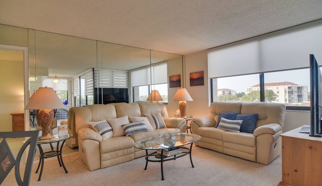 3 Mi to Beach! Extended St Pete Getaway w/ Pool