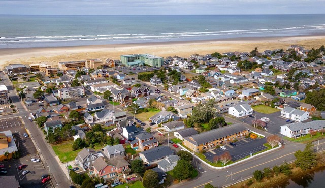 30 Day Stay in Seaside Pet Friendly + Prom Access
