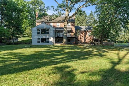 4 BR Suburban Escape - Pool, Tennis, Trails