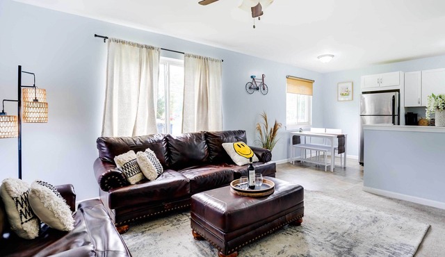 4 Mi to Michigan Stadium: Cozy Home w/Fire Pit!