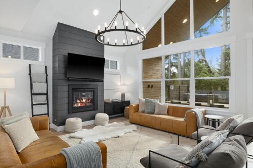 4BR Forest View Game Room Hot Tub Firepit BBQ