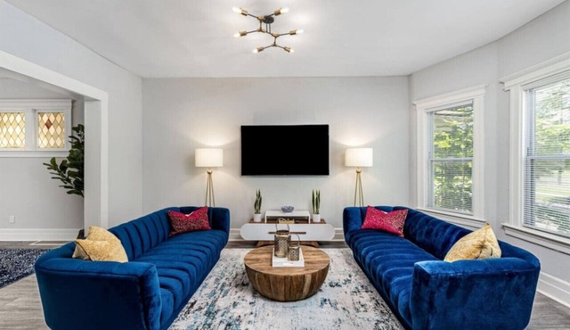 5BR - 12 Mins to Downtown 6 Queens + Free Parking