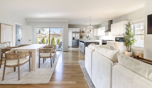 90-Sec Walk to Beach - Walnut Beach Luxury House