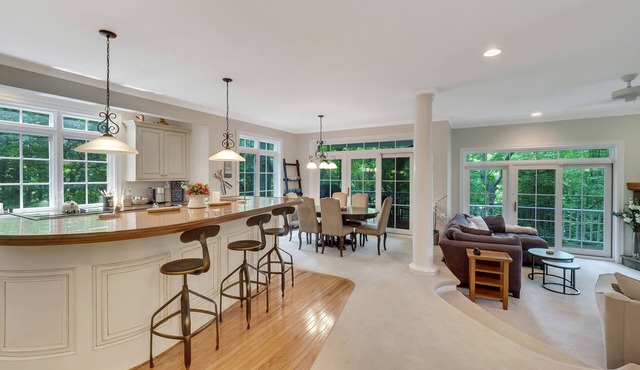 A Hidden Sanctuary in Chx | 1 mile to Downtown | Sleeps 6 | 2 Master Suites