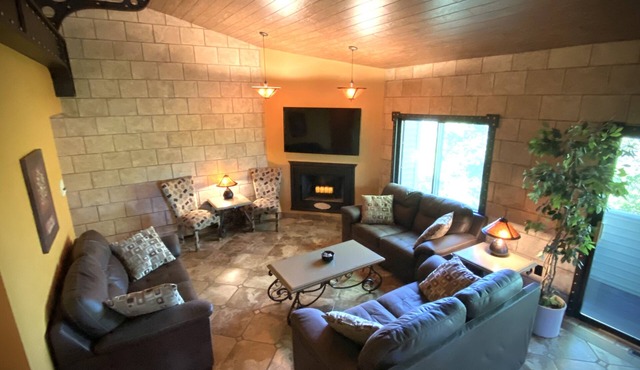 Amazing designer condo fully furnished in the heart of Traverse City
