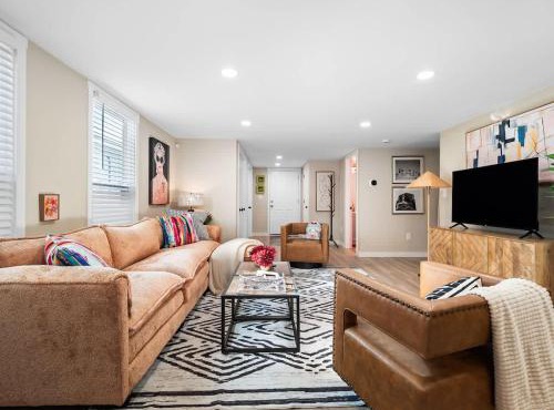 Arts District Walk to Restaurants, Bars Sleeps 8 -Tillman