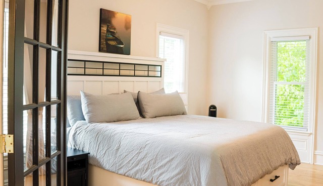 Awesome location! Tranquil retreat! 4 bedrooms, Near Lakes, Wineries & Beaches!
