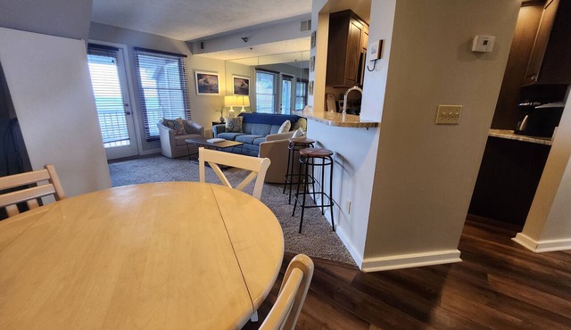 Bay View, Private Balcony, Updated Bathrooms - North Shore Inn Condo 302