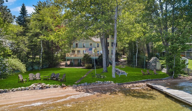 Beachfront Family Retreat On Winnipesaukee - Amazing Long Views