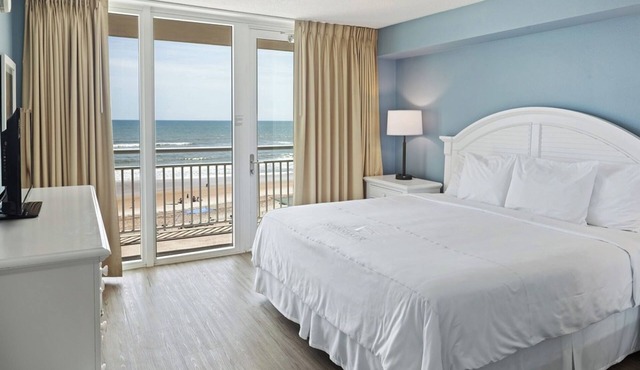 Beautiful 1BR Condo w/Ocean Views, Full Kitchen, Pool Access & Beach Vibes
