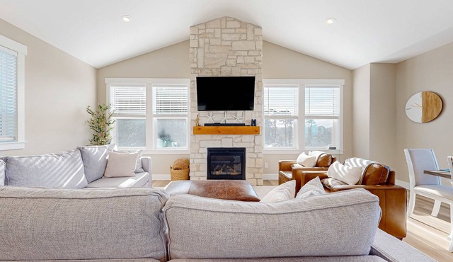 Beautiful and spacious oceanview home with hot tub and foosball table